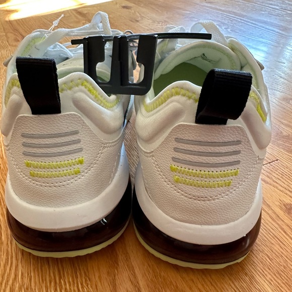 NWT Men’s Avia Sneakers - Picture 4 of 5